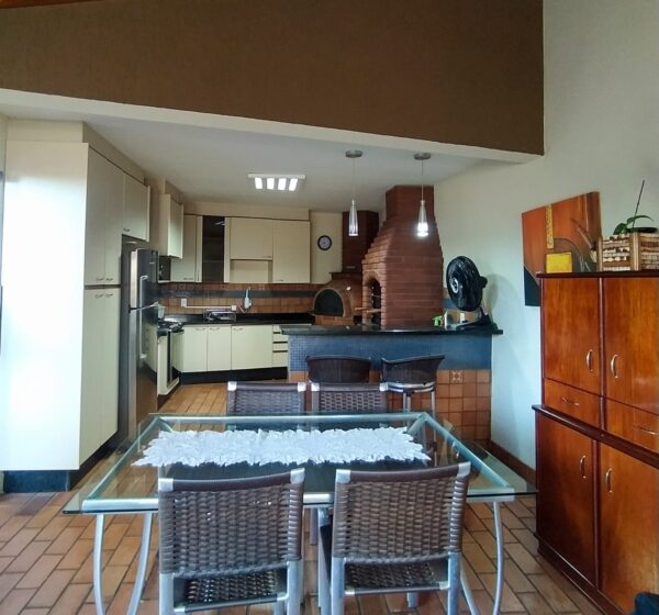 Casa na Rua Teixeira de Freitas nº43 - Rolândia/PR - Imagem 2