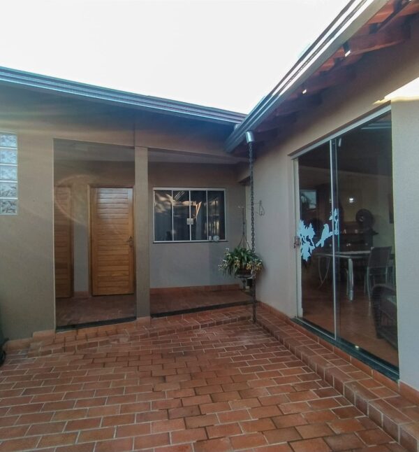 Casa na Rua Teixeira de Freitas nº43 - Rolândia/PR - Imagem 23